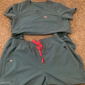 Figs limited edition Scrub Set L top, LP bottom